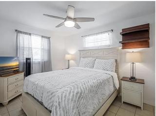 Spend Fall in Naples Hot tub 107th Ave 8 blocks off ocean - 9