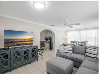 Spend Fall in Naples Hot tub 107th Ave 8 blocks off ocean - 6