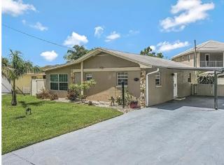 Spend Fall in Naples Hot tub 107th Ave 8 blocks off ocean - 4