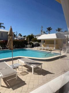 First-Floor 2BR 2BA Condo in Old Naples Steps to 5th Ave South & the Beach - 8