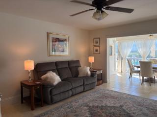 First-Floor 2BR 2BA Condo in Old Naples Steps to 5th Ave South & the Beach - 4