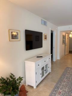 First-Floor 2BR 2BA Condo in Old Naples Steps to 5th Ave South & the Beach - 2