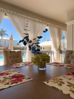 First-Floor 2BR 2BA Condo in Old Naples Steps to 5th Ave South & the Beach - 1