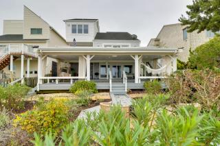 Pets Welcome Beachfront Family Retreat in Norfolk - 9