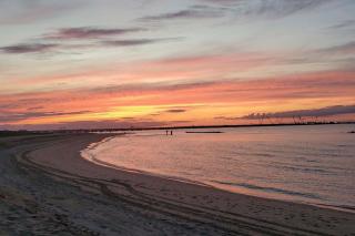 Pets Welcome Beachfront Family Retreat in Norfolk - 0