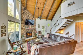 1 Mi to Lake Arrowhead Village! Cabin w/ Game Room - 3