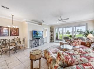 Chill this fall by the fairway with Strand access - 0