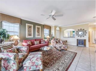 Chill this fall by the fairway with Strand access - 5