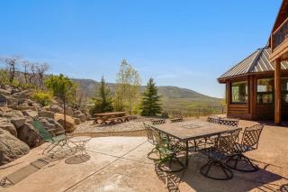 Ski and Ride Mountain Haus - Hot Tub, Fire Pit, Game Room & Deck - 4