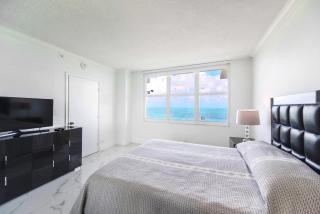Ocean Breeze Retreat in Miami Beach - 8