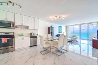 Ocean Breeze Retreat in Miami Beach - 2