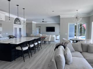 Fall in Naples - Game Room pvt pool hot tub impeccable decor - 0