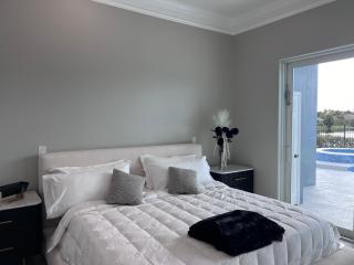 Fall in Naples - Game Room pvt pool hot tub impeccable decor - 9