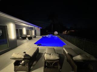 Fall in Naples - Game Room pvt pool hot tub impeccable decor - 6