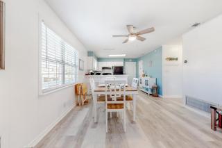 Lazy Seagull Beach House - Upstairs - 6