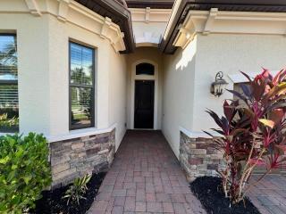 Kinross Twin Eagles Full Golf Available Pool Hot Tub Modern - Naples - 1