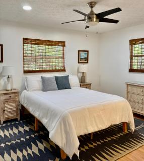 Naples Park Cottage 106th 6 blocks off ocean - 9