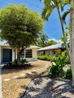 Naples Park Cottage 106th 6 blocks off ocean - 6