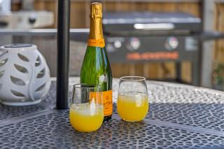 Stylish Church Conversion Walk To Lohi - 3