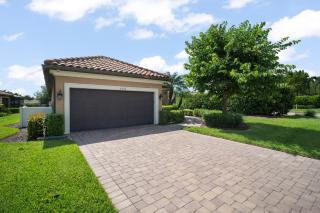 Volaro Way Southern Naples Retreat 3BR 2BA, Pet Friendly, Resort-Style Amenities - 2