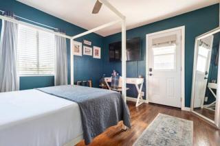 Cozy Room with Hot Tub, Pool, Sauna & Gym Near Beach - 7