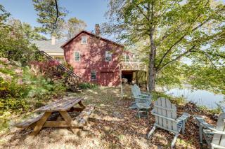 All-Season Lakefront Escape 8 Mi to Mount Sunapee - 0