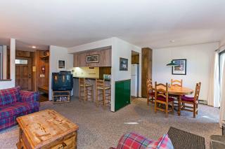 Viewpoint #131 Walk to Eats & Entertainment - 8