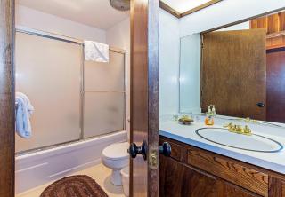 Viewpoint #131 Walk to Eats & Entertainment - 4