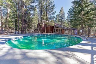 Viewpoint #131 Walk to Eats & Entertainment - 1