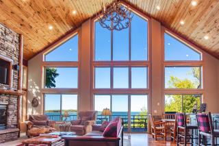 Spacious Leech Lake Home on 2 Private Acres, 200' of lake shore 15 Minutes to Walker with boat lift, dock, swimming, fire pit - 7