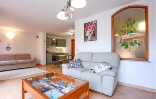 1 Bedroom Stunning Apartment In Masso - 1