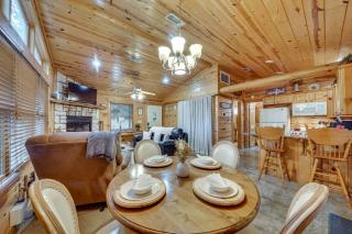 Hot Tub and Deck Broken Bow Azalea House - 5