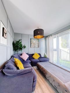 Comfy Stylish Unit Near Canary Wharf l Top Floor Ideal for Business and Leisure Privacy l No Minimum Stay I - 1