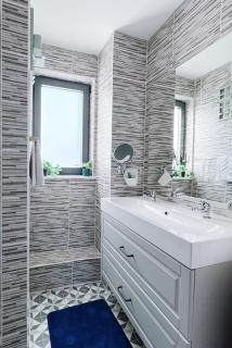 Comfy Stylish Unit Near Canary Wharf l Top Floor Ideal for Business and Leisure Privacy l No Minimum Stay I - 8