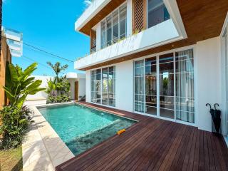 Luxury Beachside 3BD Villa with Pool & Rooftop Seseh - 6