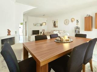 Sunny Dream House by Lica Homes - 9