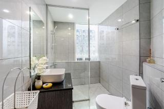 marvelous lake-skyline view apt - 1