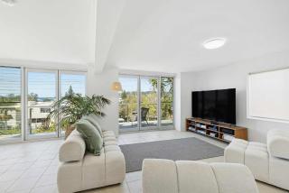 B by the SEA - by Coast Hosting - 2