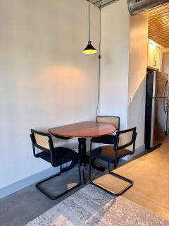 Sunny Double Queen 1BR Apartment Walking Distance to Fiserv - 5