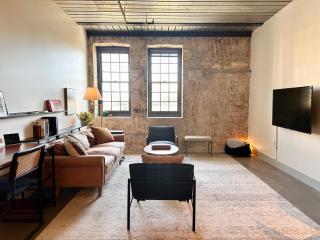 Sunny Double Queen 1BR Apartment Walking Distance to Fiserv - 9