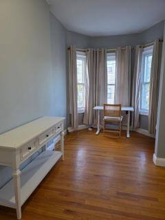 The Maverick Upstairs - NEW! - Lux Apartment - 2 Miles From Airport & Downtown Boston - 7