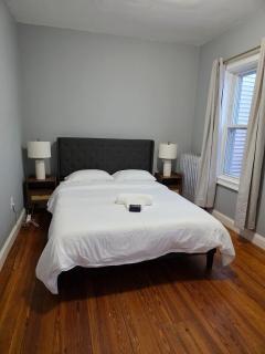 The Maverick Upstairs - NEW! - Lux Apartment - 2 Miles From Airport & Downtown Boston - 4