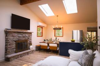 Poconos Cozy Cabin EV Charger Indoor Pool - 8