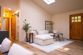 Poconos Cozy Cabin EV Charger Indoor Pool - 7
