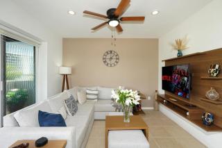 1 Block from Beach, Sleeps 10, Penthouse - 2