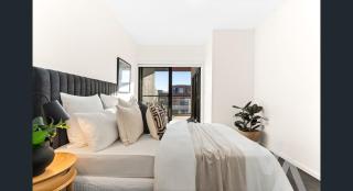 One Bedroom Penthouse with Water Views - 3