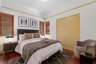 Art Deco Elegance in New Farm! - 9