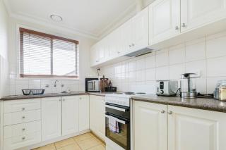 Urban Comfort In Coburg - Free Parking & Wifi - 6