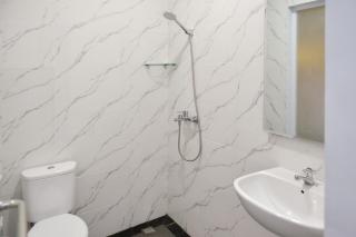 RedDoorz Plus Syariah at Lotus Residence - 3