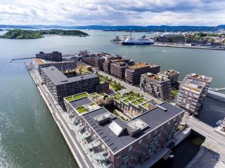 3BR Sørengkaia Waterfront Apt w Balcony - 8